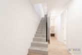 Modernes Wohnen: Luxuriöse Vier-Zimmer-Wohnung im Neubau! - Treppenaufgang und Waschraum