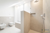 Exklusive Wohnatmosphäre: Neubau-Maisonette mit großzügigem 11,66 m² Südbalkon im Obergeschoss - Badezimmer