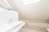 Exklusive Wohnatmosphäre: Neubau-Maisonette mit großzügigem 11,66 m² Südbalkon im Obergeschoss - Badezimmer